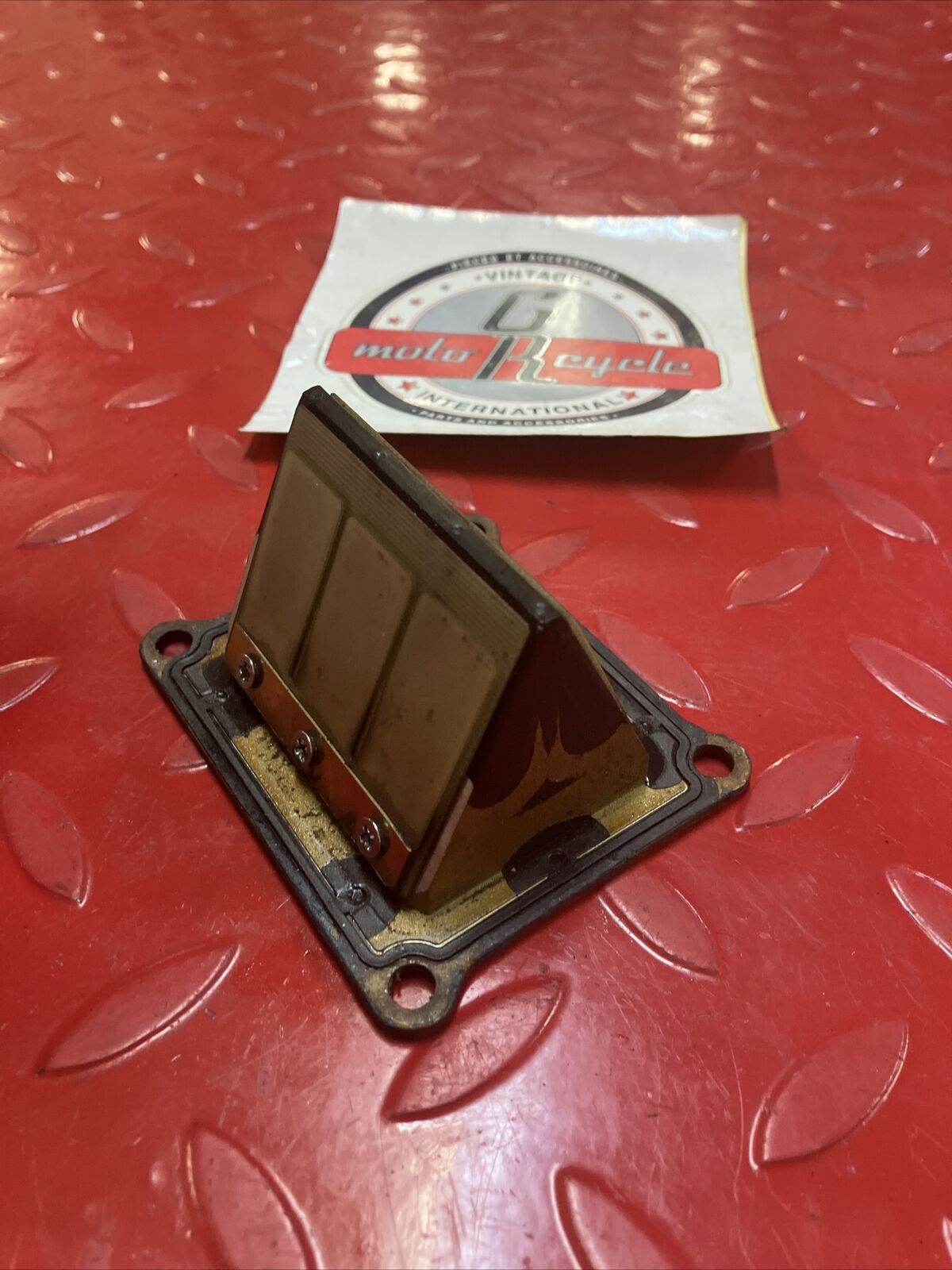 Suzuki RM125 1982 reed valve block cage
