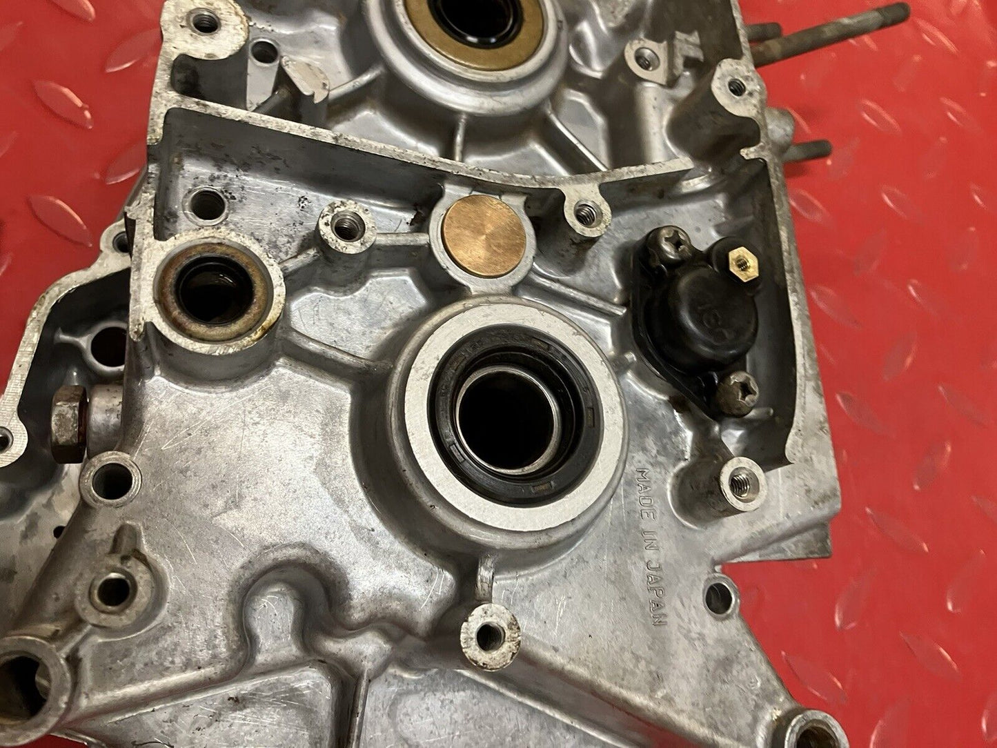 Kawasaki G5 1972 crankcase crank case set left right