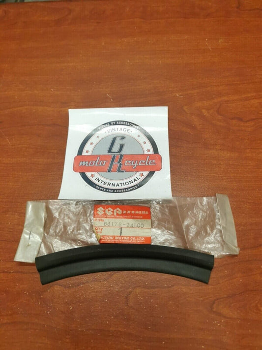 NOS Suzuki GV1400GD REAR FENDER WEATHER STRIP 63178-24A00 SUB. 63179-24A00 S19