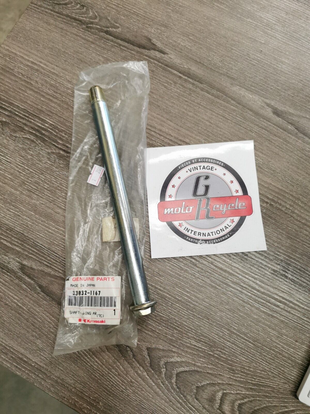 NOS KAWASAKI KX125 KX250 1992 - 1995 SHAFT-SWING ARM 33032-1167 K29
