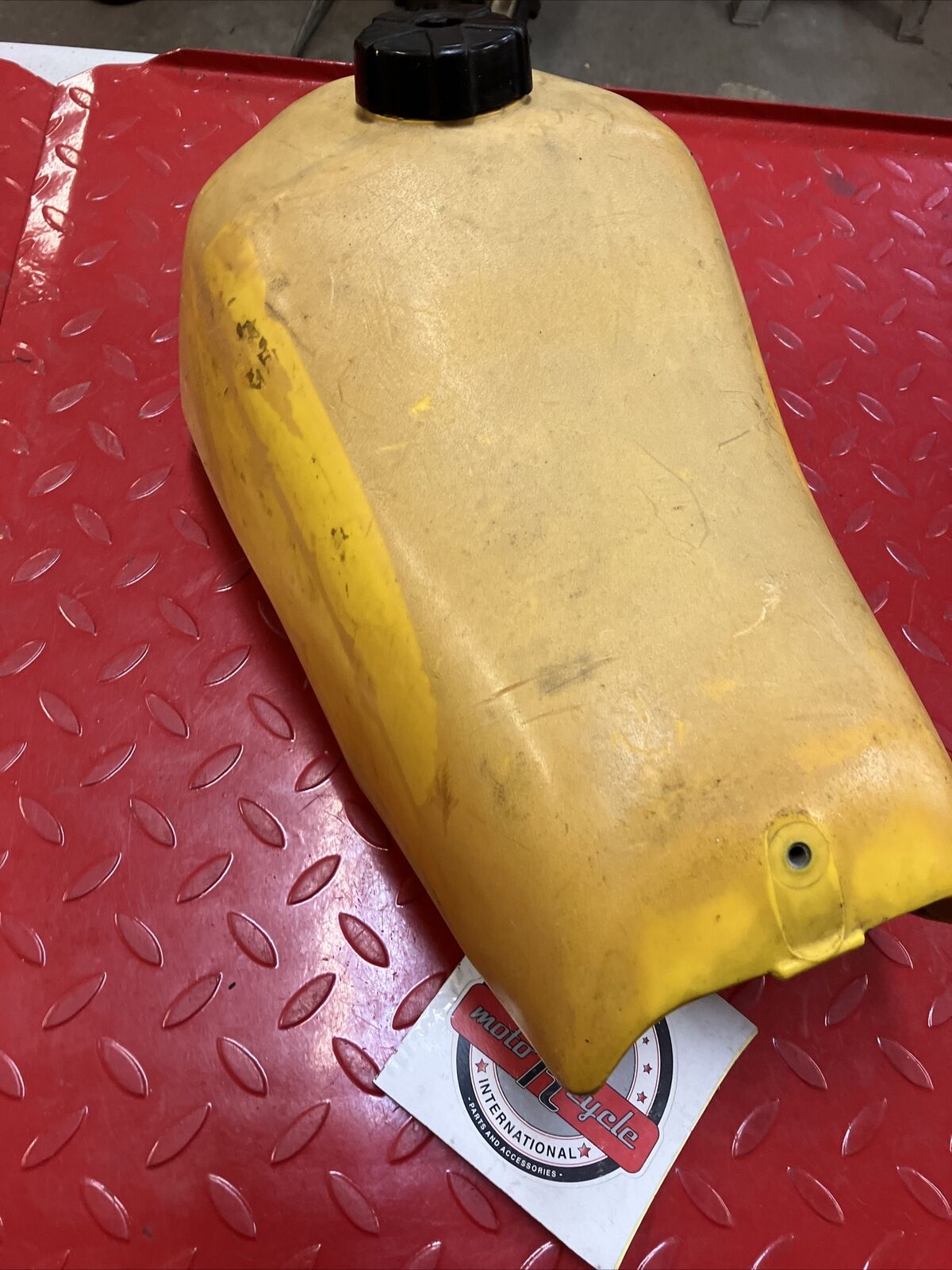 Suzuki RM125 1982 fuel tank gas petrol reservoir 1981 1983 2