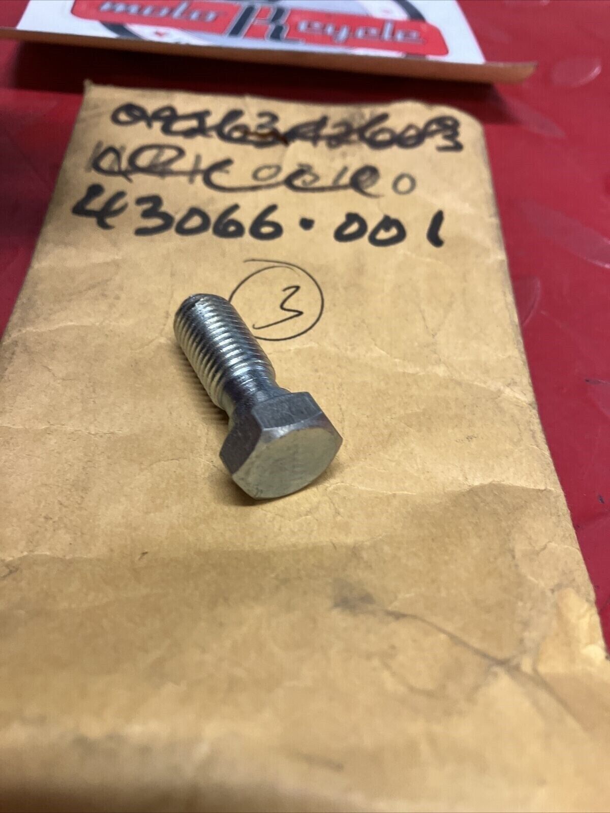 NOS KAWASAKI OIL LINE BOLT L=23 43066-001 SUPERCEDED BY 92153-0627 K19