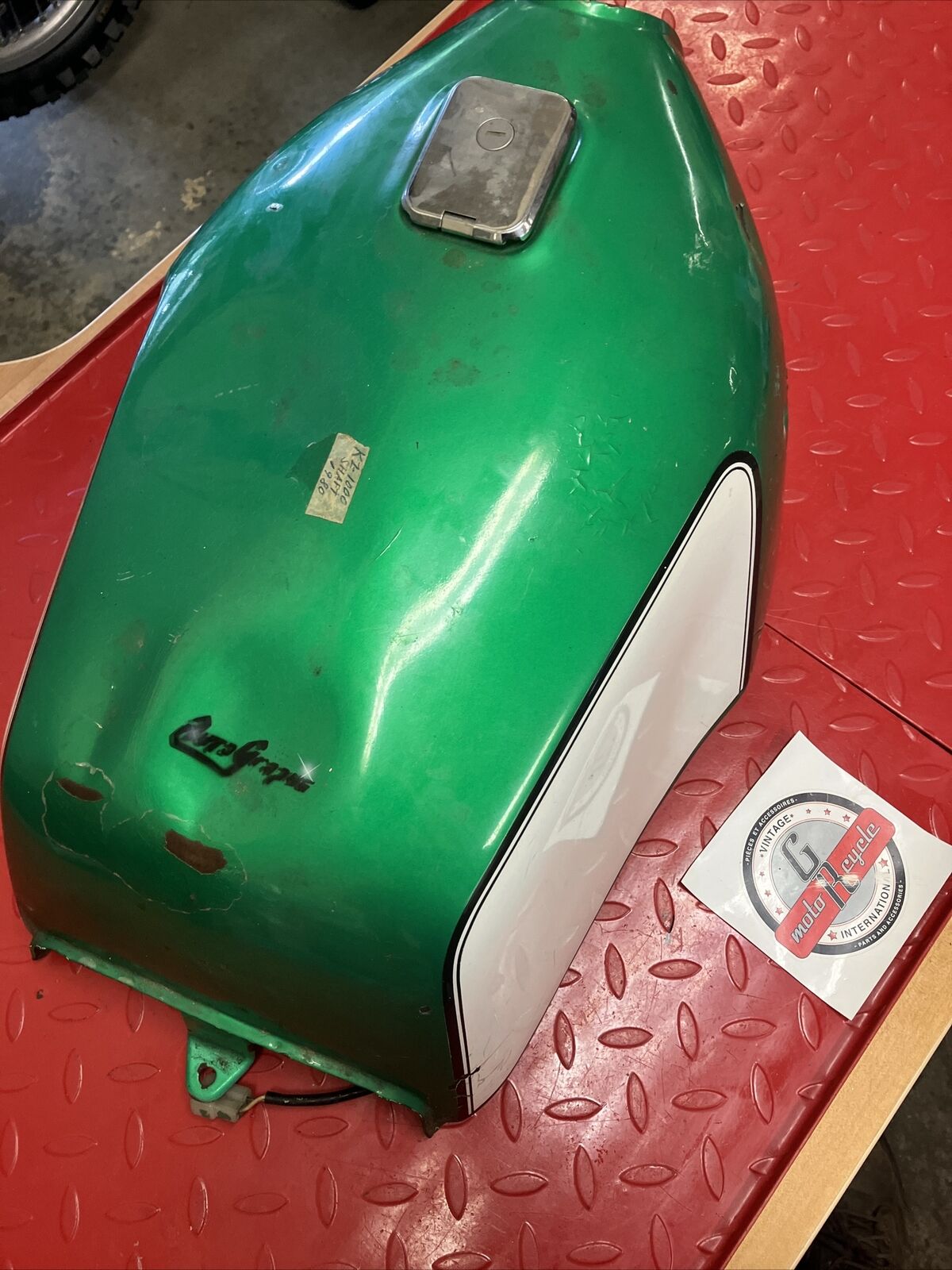 Kawasaki KZ1000E 1980 shaft 1979 Fuel tank gas petrol reservoir