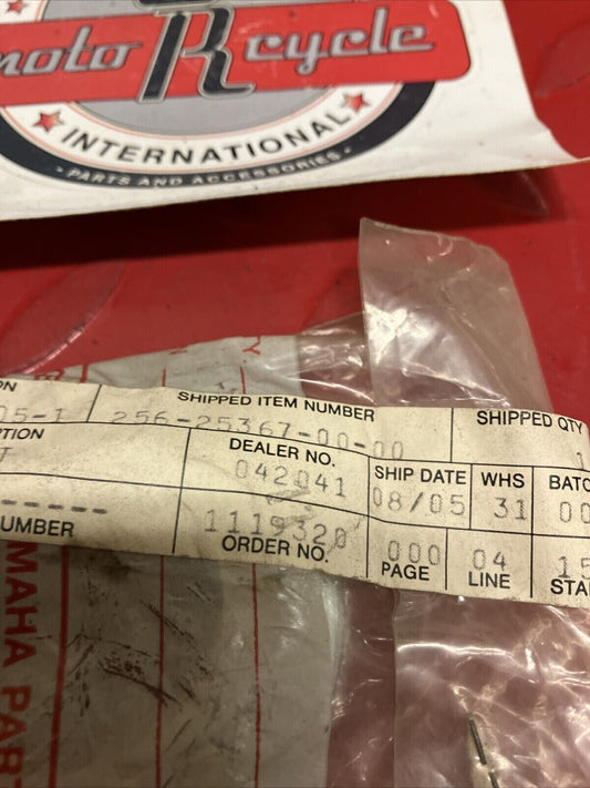 NOS YAMAHA HUB DUST COVER 256-25367-00-00 Y64
