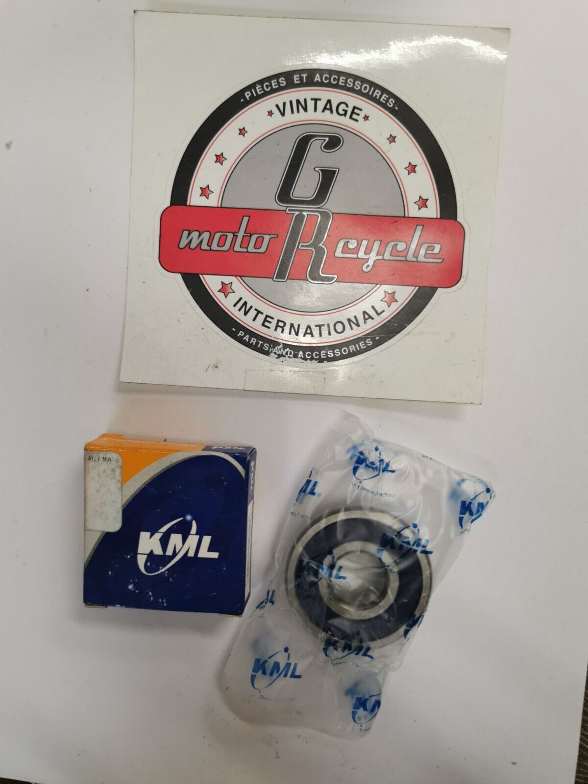 NOS  KML BEARING 6303-2RD-QE6 J18