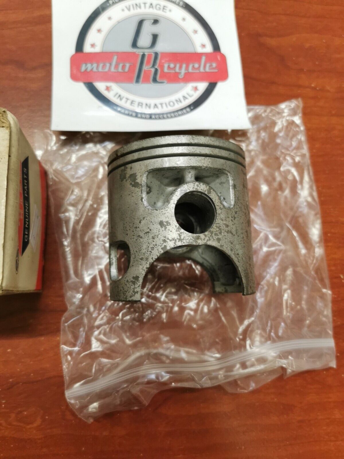 NOS Yamaha 1977 1978 IT250 PISTON STD 1W5-11631-00-96 Y91