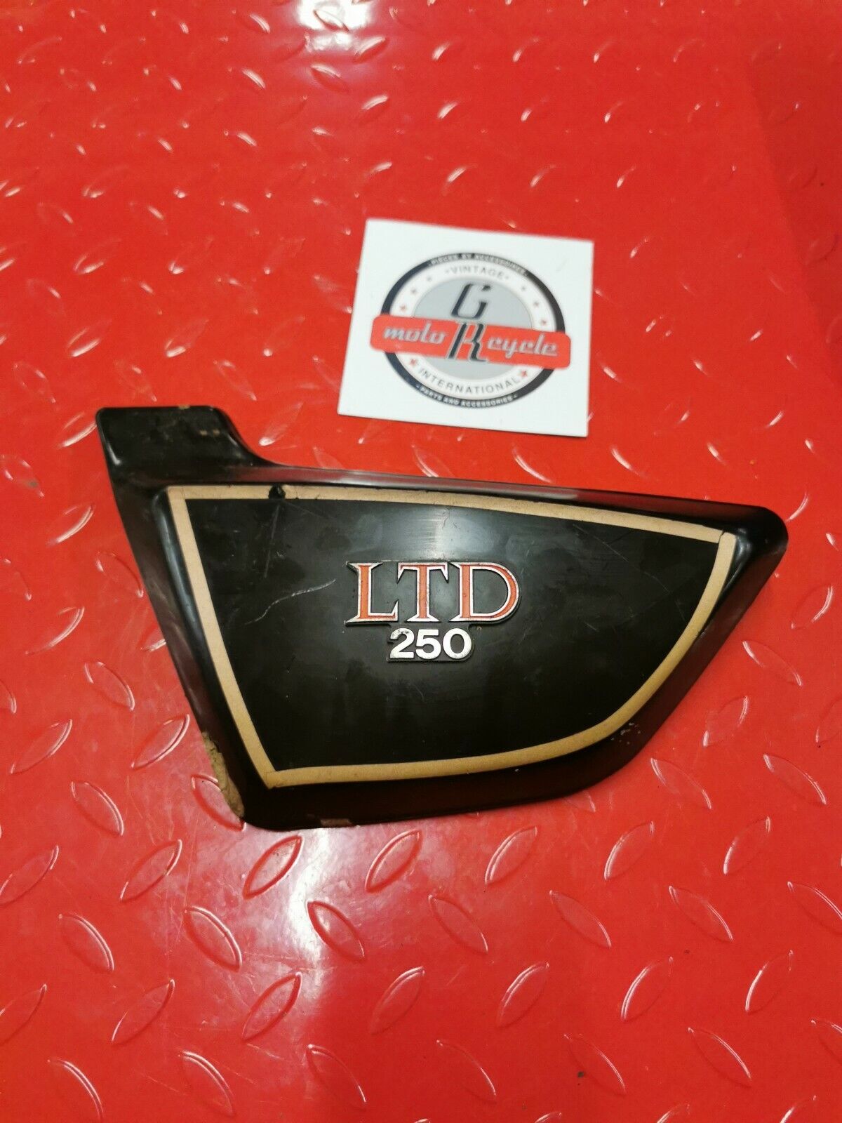 Kawasaki KZ250 LTD 250 1980 left side cover panel fairing
