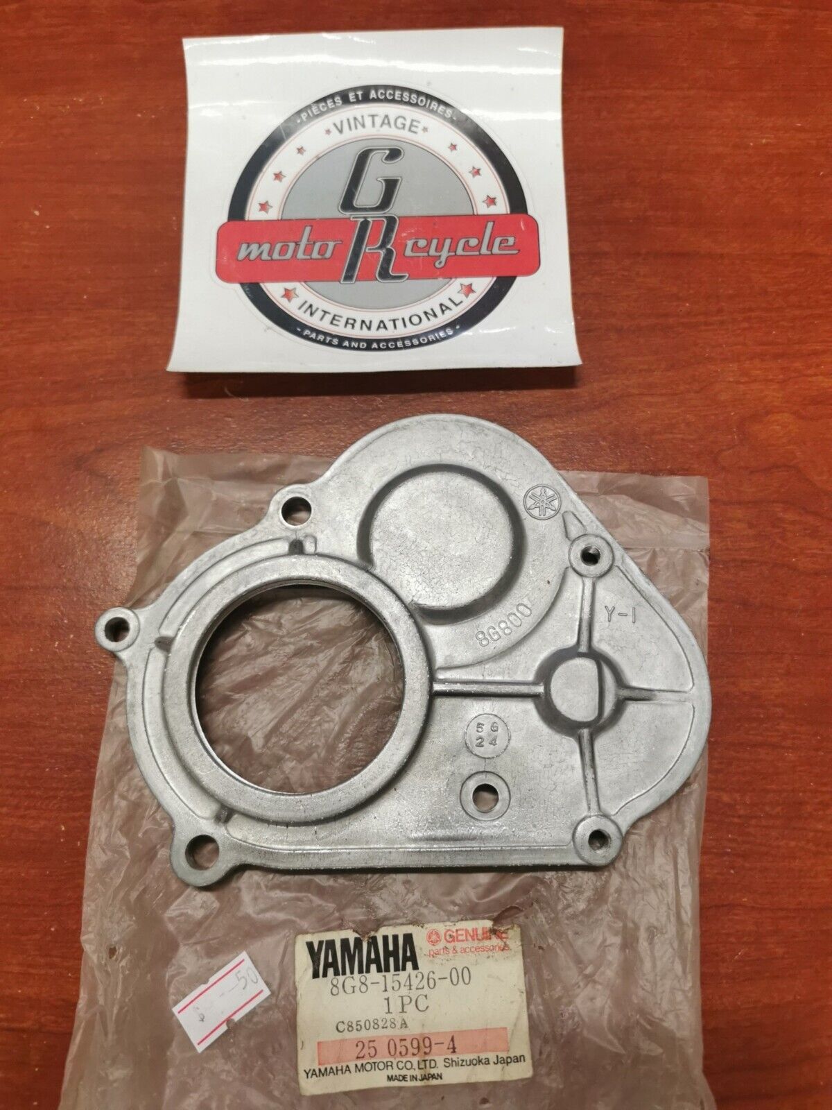 NOS Yamaha ET340 EC340 ET300 OIL PUMP GEAR OUTER COVER 8G8-15426-00-00 Y87