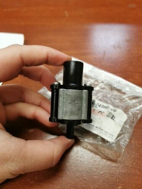 NOS Yamaha YFM550 YFM700 YXZ1000 PIPE JOINT 28P-24380-00-00 Y105