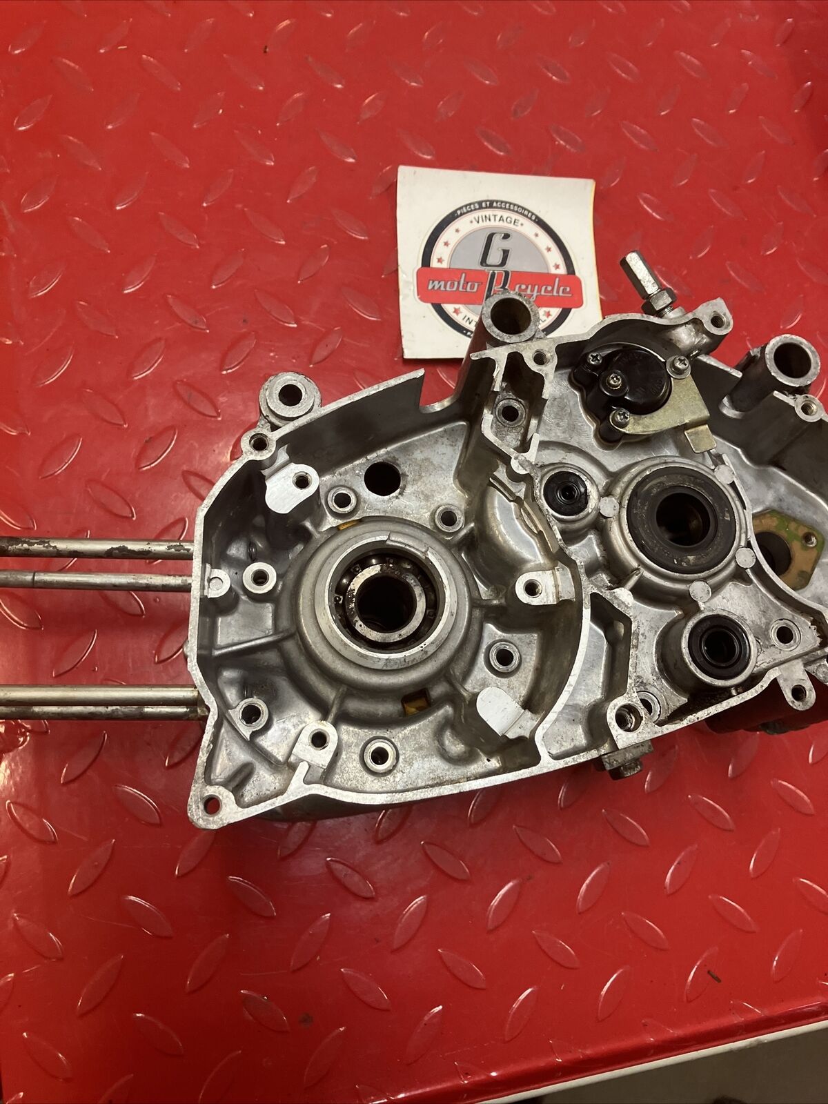Suzuki RV90 1976 crankcase set left right