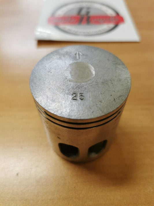 NOS YAMAHA YZ80 1977 - 1981 PISTON 1 O/S 0.25 2J5-11635-00-00 Y45