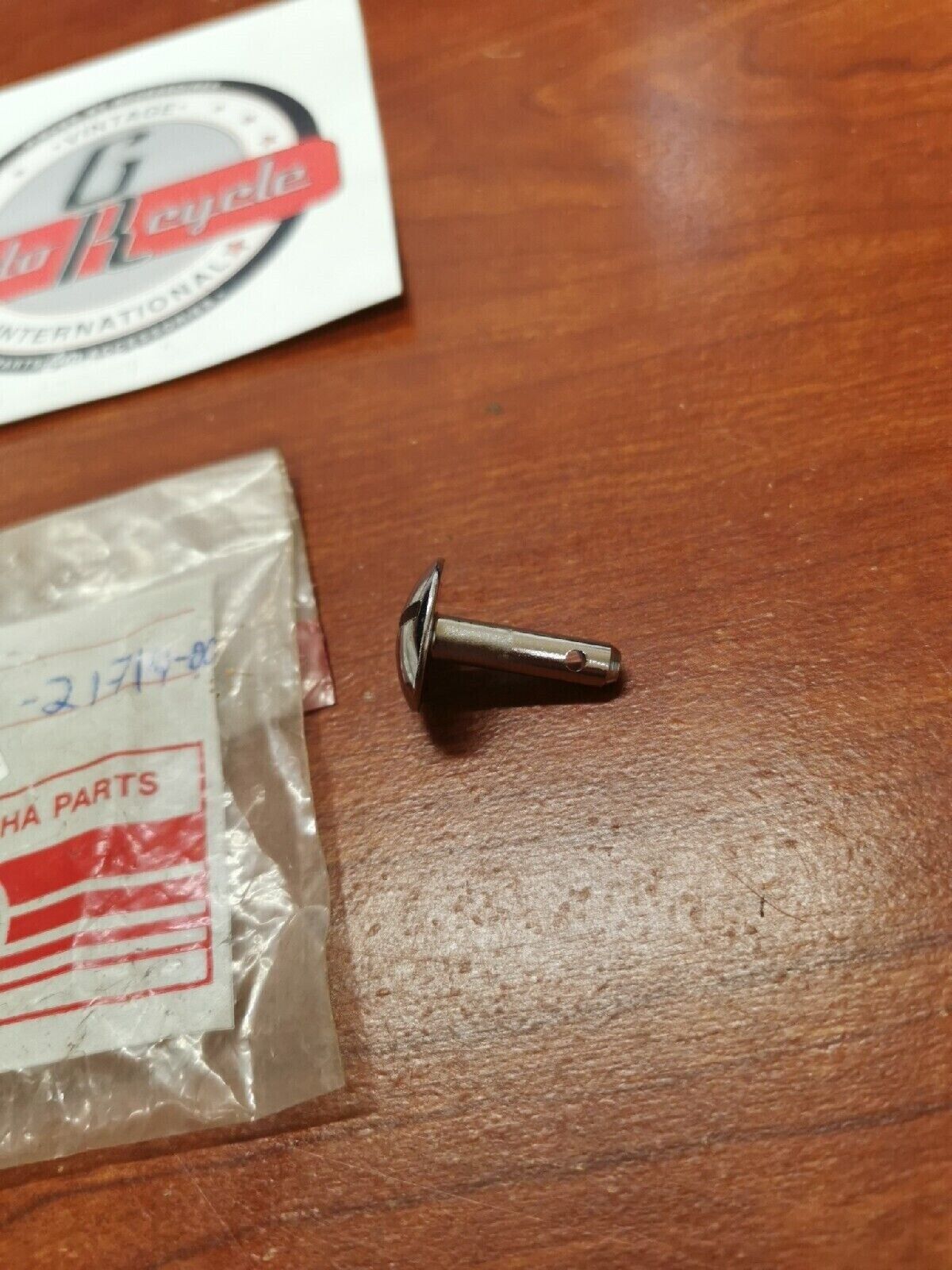 NOS Yamaha TT500 XT500 SIDE COVER KNOB 583-21714-00-00 Y68