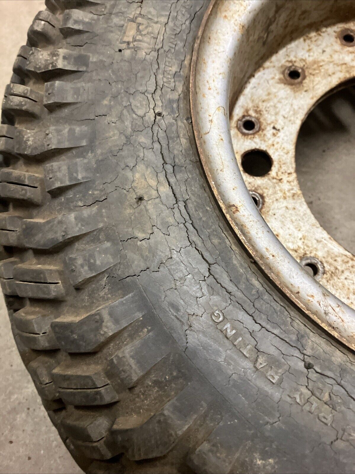 Suzuki RV90 1975 Front rear wheel rim tire 2