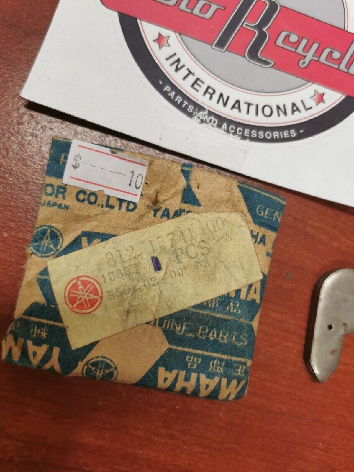 NOS Yamaha DRIVE PAWL 812-15741-00-00 Y69