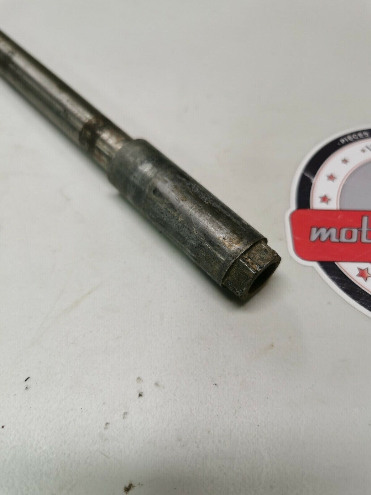 Suzuki RM125 1984 front wheel axle bolt shaft spindle