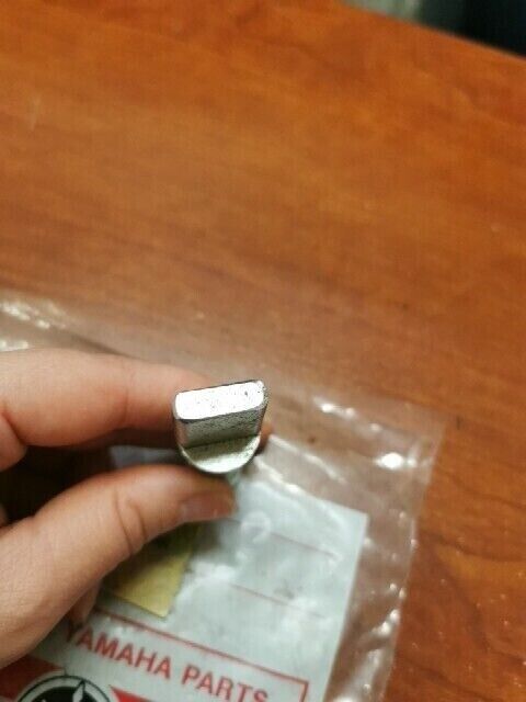 NOS Yamaha 1986 RD125LC CAMSHAFT 248-25351-00-00 SUB 2RH-25351-00-00 Y167