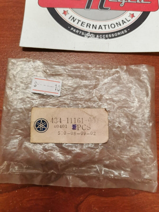 NOS Yamaha CYLINDER HEAD ABSORBER 434-11161-00-00 Y70