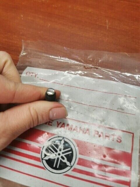 NOS Yamaha SR400 VALVE ADJUSTING SCREW 447-12159-00-00 SUB 3HT-12159-R0-00 Y135