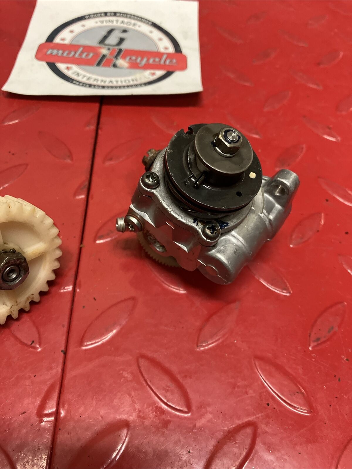 Yamaha HT1 MX 1971 oil pump assy with worm shaft and drive gear LT2