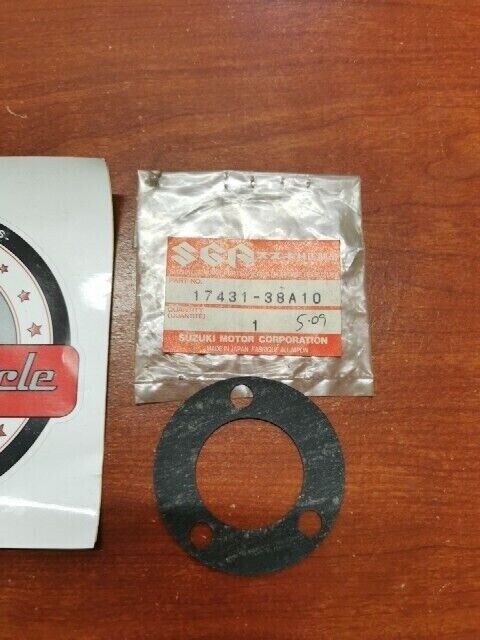 NEW NOS Suzuki VS800 VL800 VS600 VS700 VS750 WATER PUMP GASKET 17431-38A10 S32