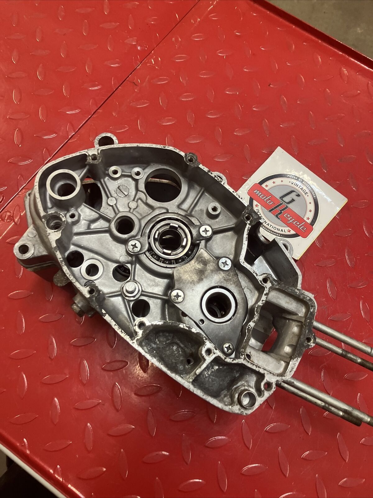 Suzuki RV90 1976 crankcase set left right