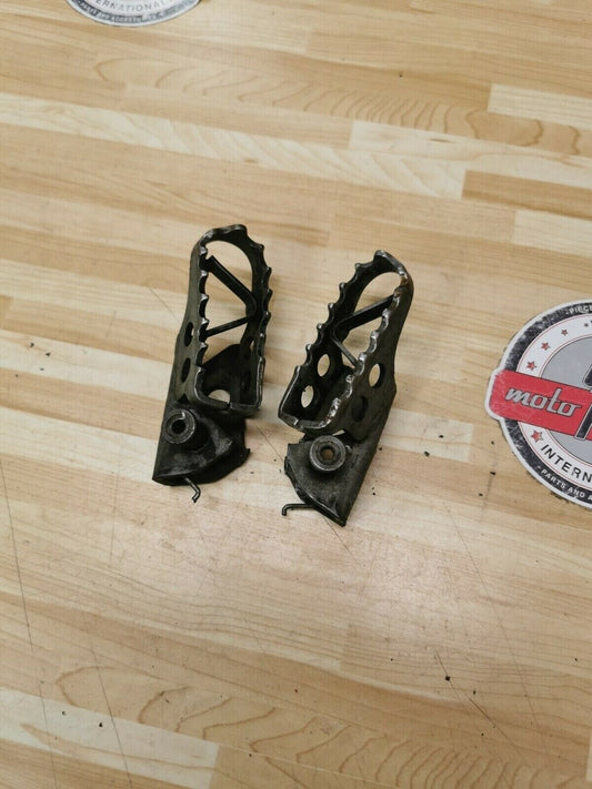 Yamaha YZ250 1988 footpeg foot peg rest step footrest left right 3LD-27411-10-00