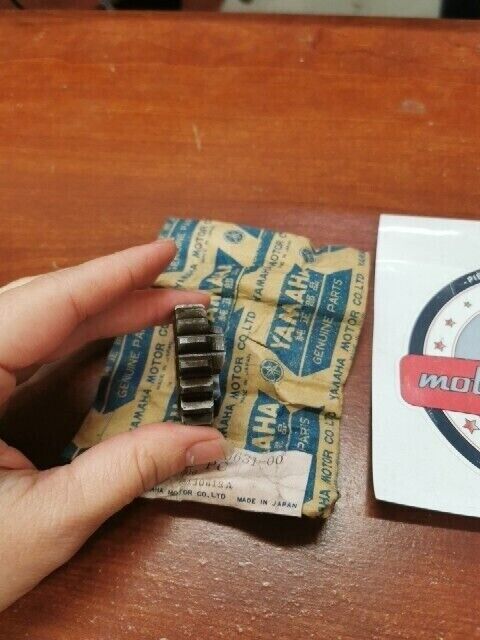 NOS Yamaha DT100 FS1 FS50 G6S JT2 L5T YL2 KICK PINION GEAR 254-15631-00-00 Y124