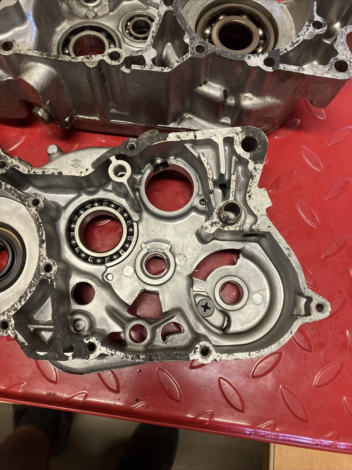 Suzuki TC125 1975 crankcase set left right crank case