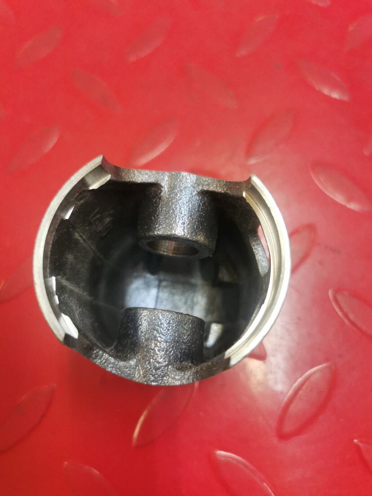 NOS Yamaha DT100A DT100B PISTON  STD 437-11631-01-97  Y34