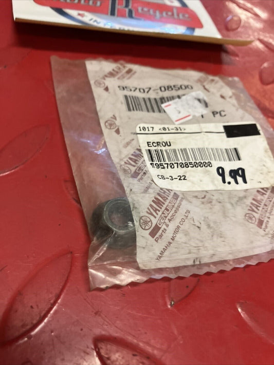 NEW YAMAHA NUT FLANGE 95707-08500-00 Y61