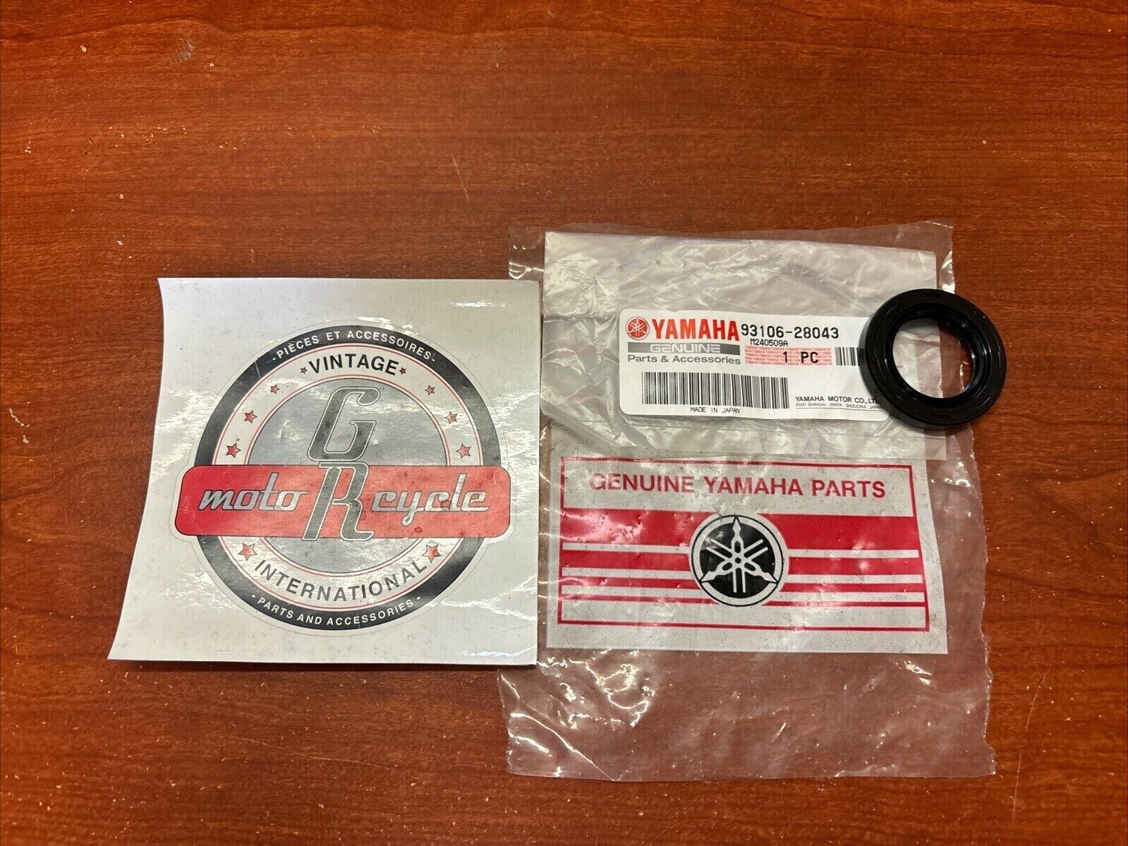 NOS Yamaha AS2C BT1100 FJR1300 OIL SEAL 93106-28043-00 SUB 93102-28021-00 Y180