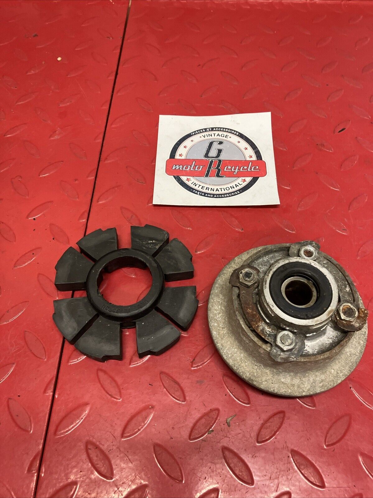 Suzuki RV90 1975 Rear wheel hub drum sprocket mount holder rubber cushion