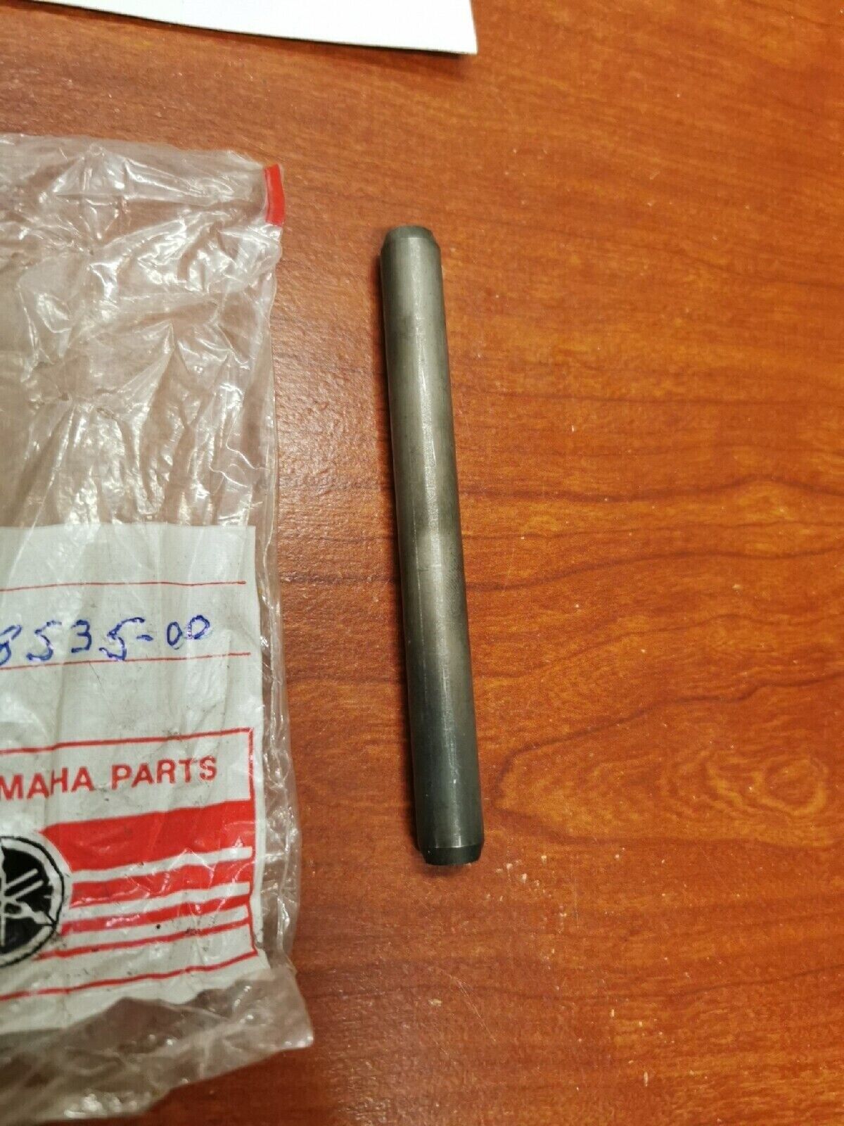 NOS Yamaha SHIFT FORK GUIDE BAR 2 1W1-18535-00-00 SUB. 2A6-18535-00-00 Y70