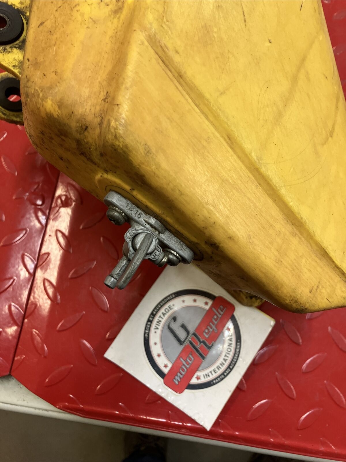 Suzuki RM125 1985 fuel tank gas petrol reservoir 1984 1986 2