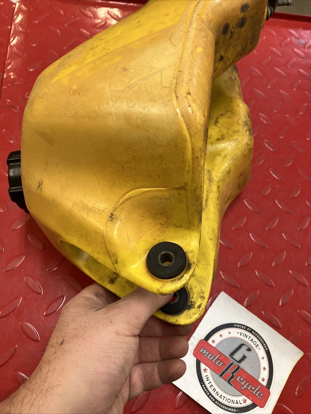 Suzuki RM125 1982 fuel tank gas petrol reservoir 1981 1983 2