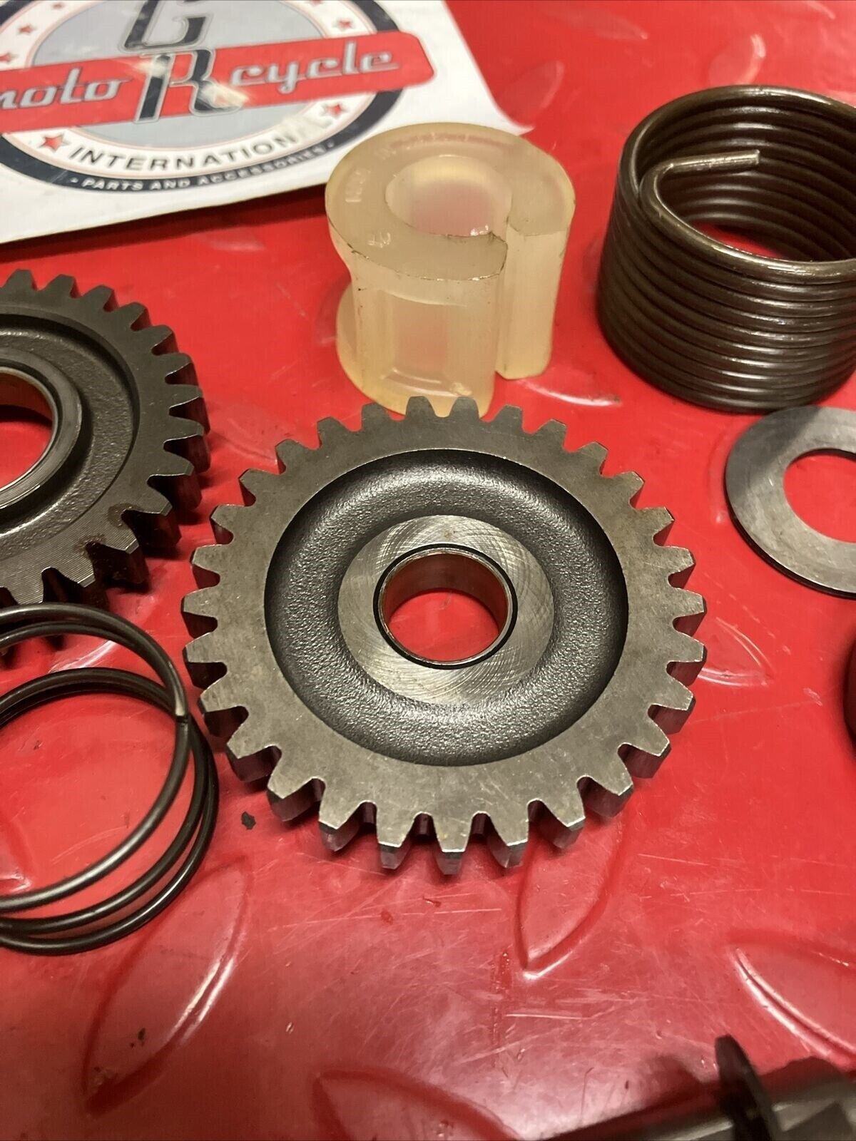 Suzuki DS100 1980 kickstarter kick starter spindle shaft gear assy