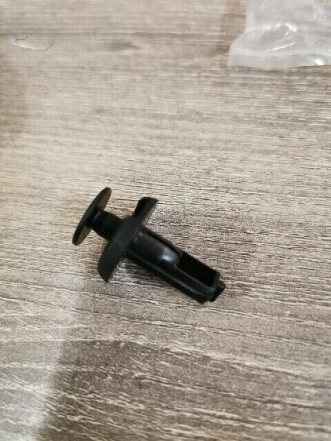 NOS SUZUKI ATV KINGQUAD LTA750XP LTA750XZ LTA700X FENDER CLIP 09409-08335 S38