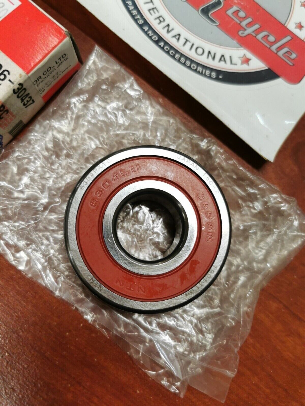 NEW NOS Yamaha XV17 XV19 XVS95 XV250 XVS13 FZR1000 BEARING 93306-30437-00 Y93