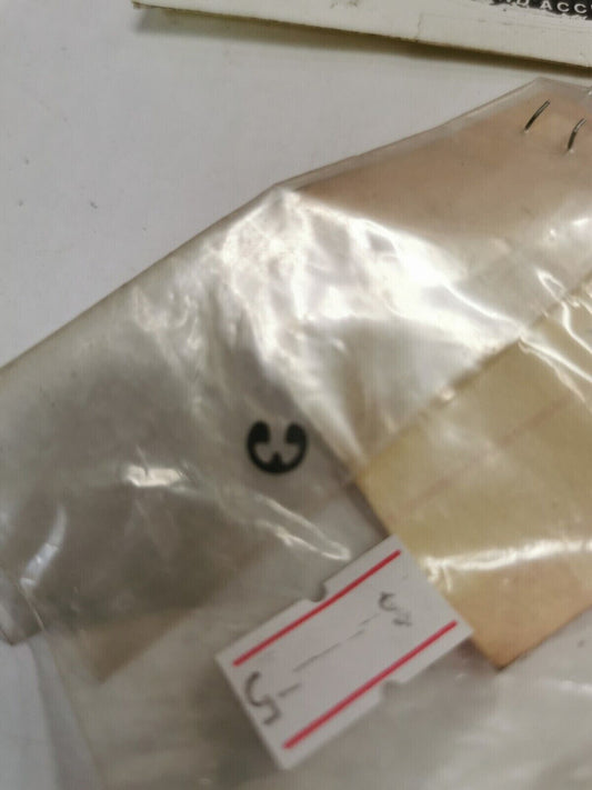 NEW NOS SUZUKI GS550 RM250 50M TC125 NEEDLE CLIP 13394-10010 S27