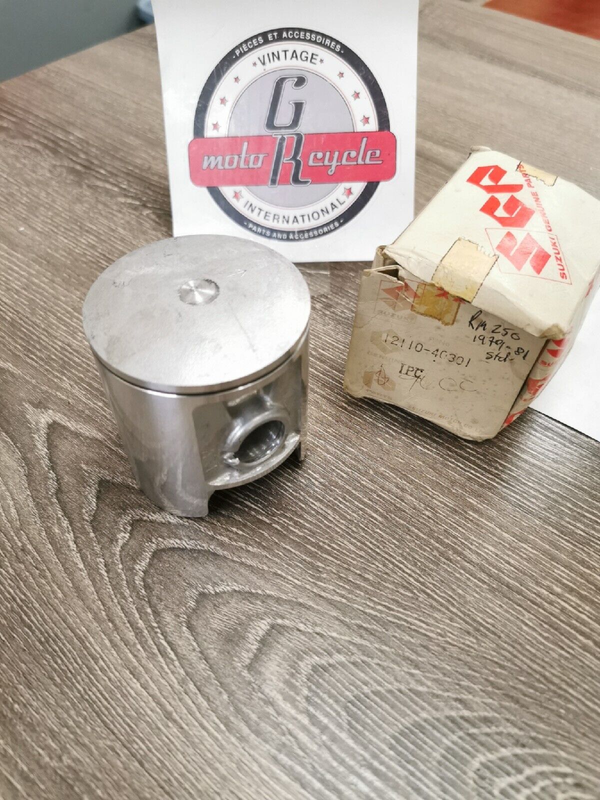 NOS SUZUKI RM250 1979 - 1981 12110-40301 SUPERSEDED 12110-40312 S11
