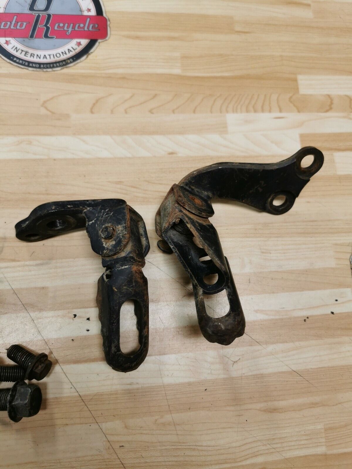 Yamaha XT200 1982 footpeg footrest foot peg rest step XT125 1983 15A-27420-02-90