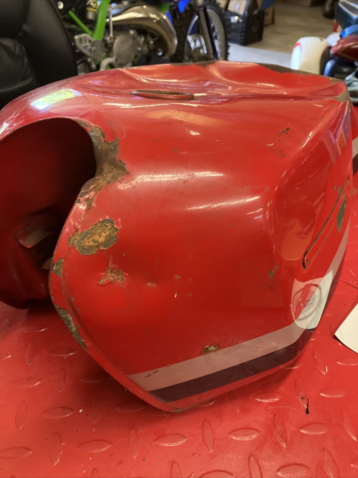 Kawasaki GPZ750 1982 GPZ 750 Fuel tank gas petrol reservoir