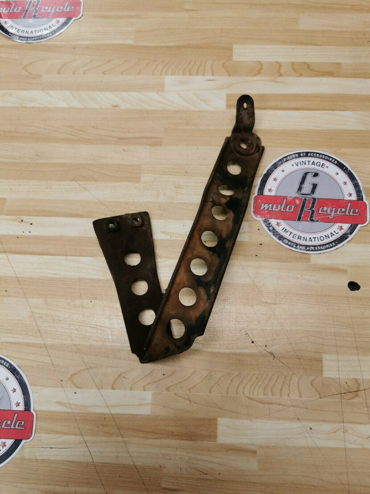 Yamaha DT250 1976 swingarm drive chain guard guide protector