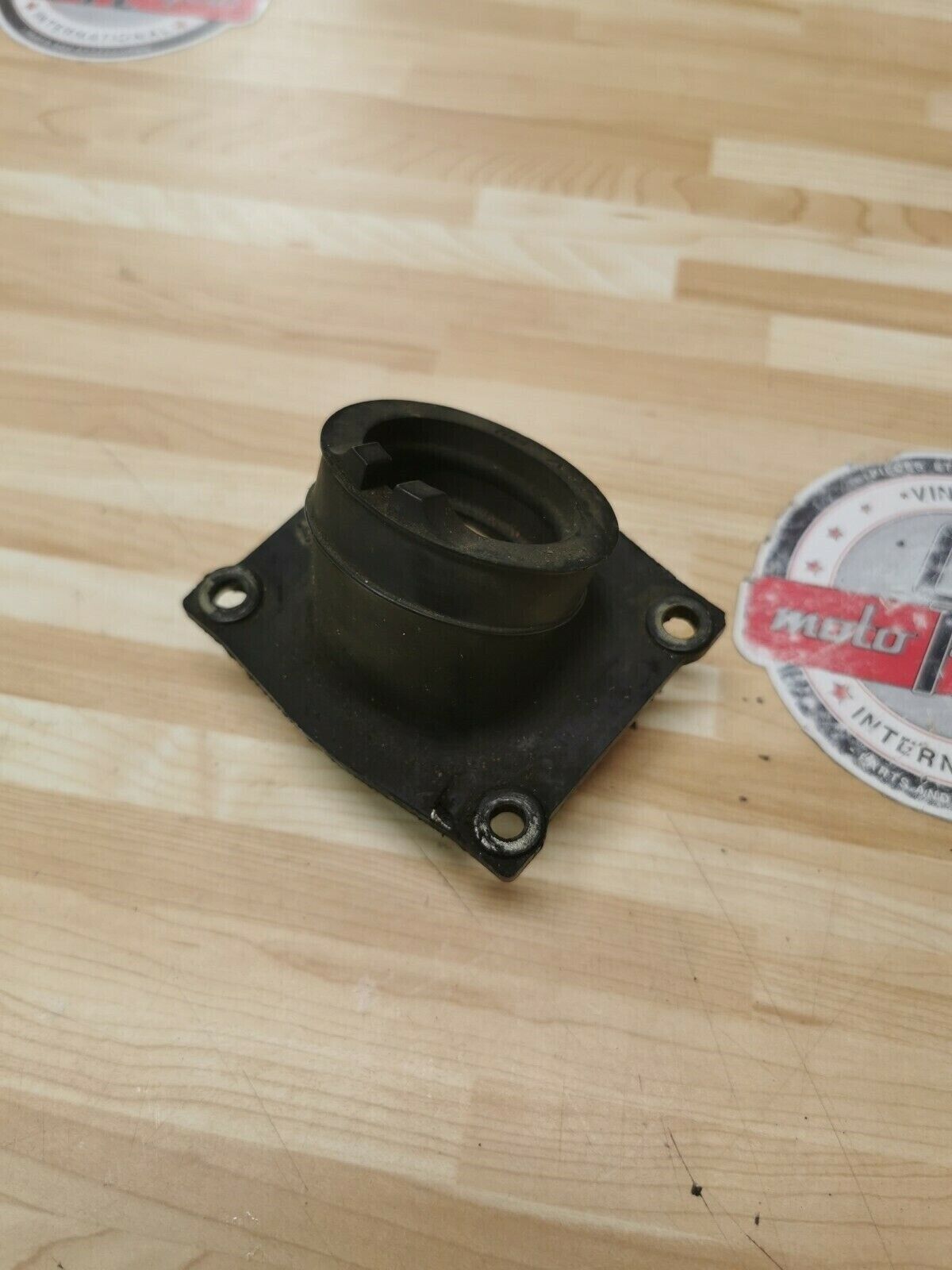 Yamaha YZ125 1985 intake manifold carburetor boot insulator flange joint