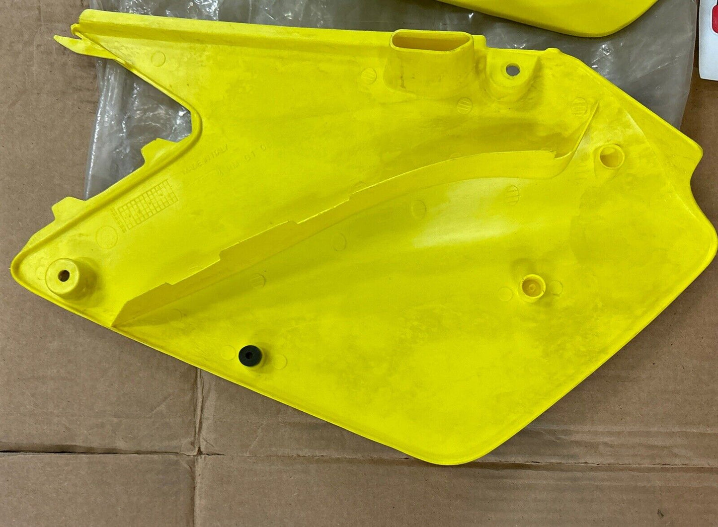 NOS UF0 PLAST 2003 - 2007 RM125 RM250 SIDE PANELS YELLOW SU03996102