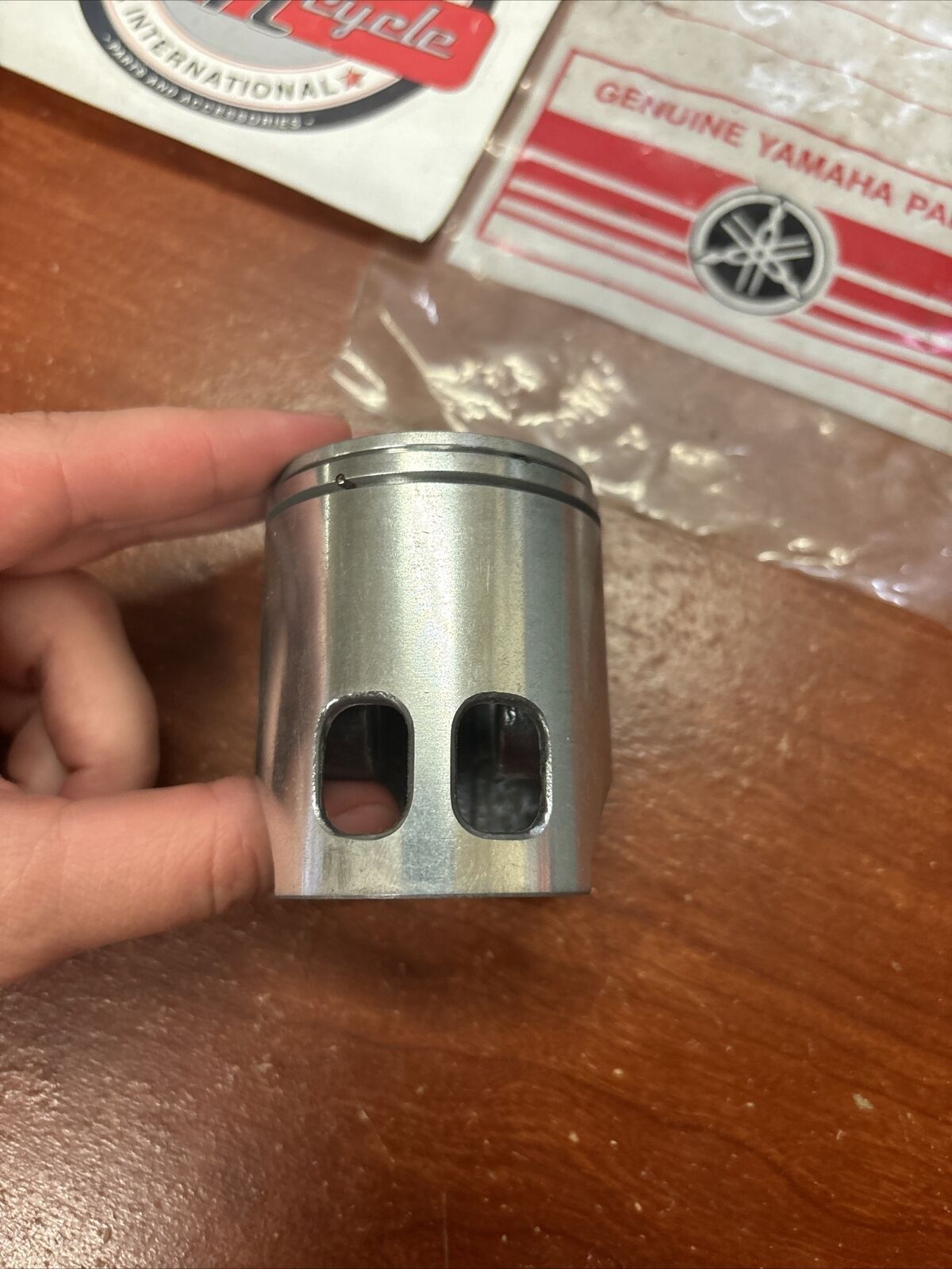 NOS Yamaha DT100 PISTON STD 0.98 437-11631-01-98 SUB 437-11631-01-97 Y175