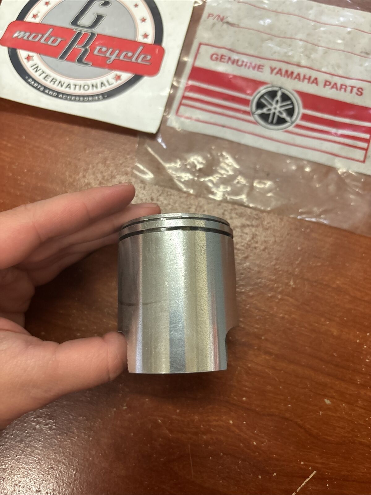 NOS Yamaha 1974 - 1976 RD200 PISTON STD 0.97 397-11631-00-97 SUB 397-11631- Y175