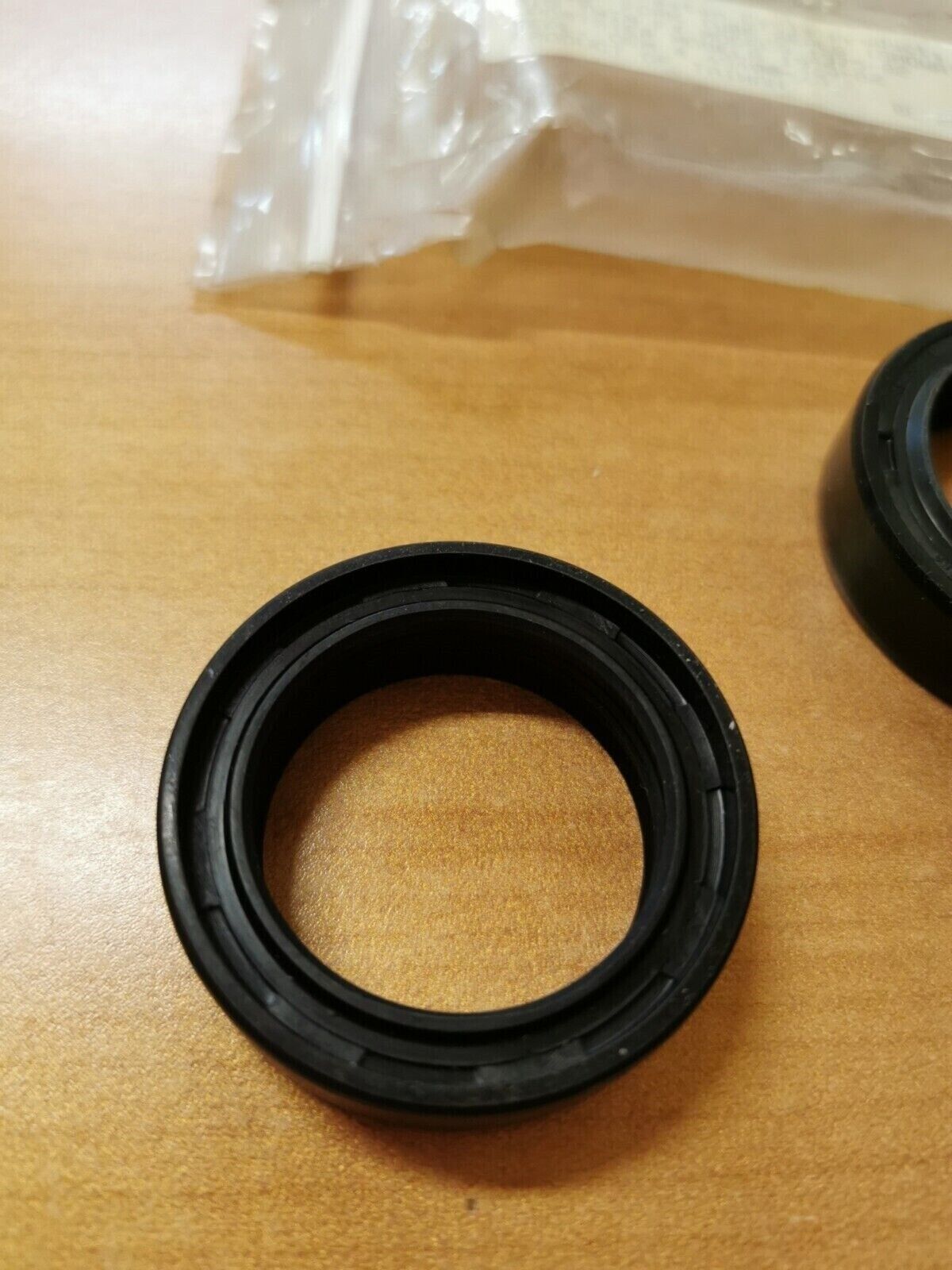 NOS HARLEY DAVIDSON 1975 - 1983 XL FX FORK TUBE SEALS (SHOWA) QTY2 45400-75 A1