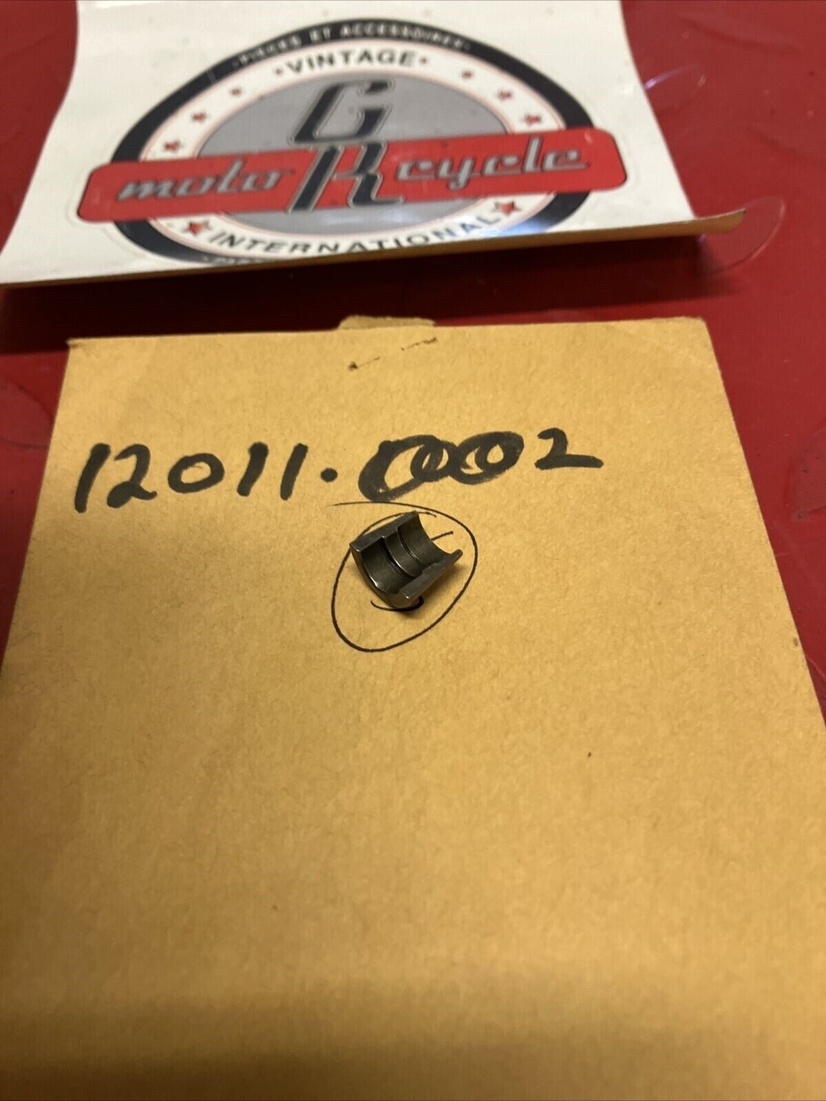 NOS KAWASAKI VALVE SPRING COLLAR SPLIT KEEPER 12011-002 K20