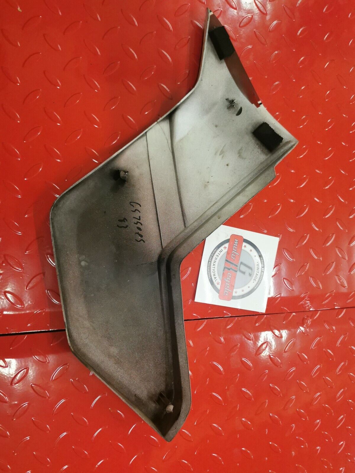 Suzuki GS750ES 1983 right side cover panel fairing